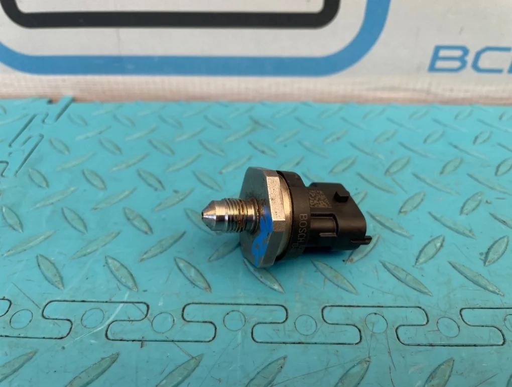 Датчик давления топлива Volvo V40 2013 31339211 MV B4164T 1.6