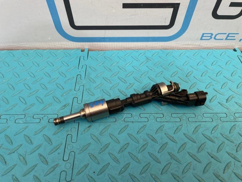 Форсунка топливная Volvo V40 2013 31375047 MV B4164T 1.6