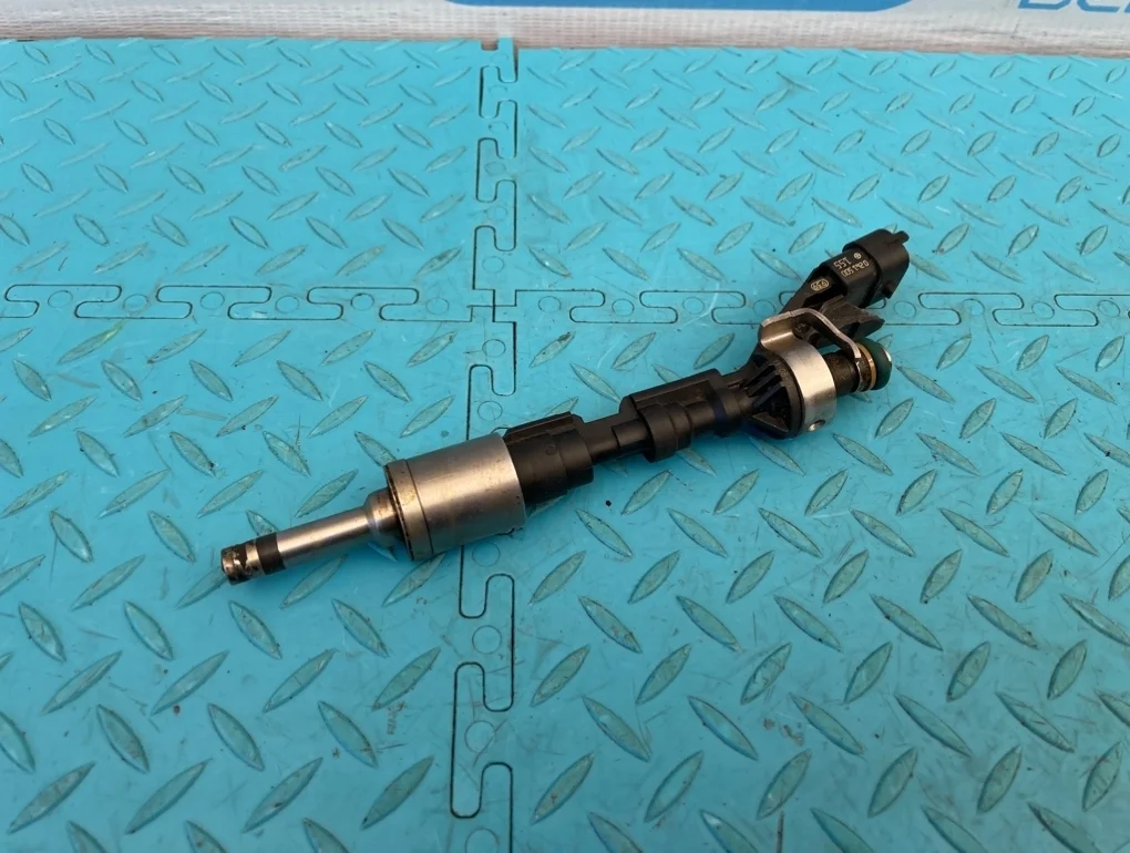 Форсунка топливная Volvo V40 2013 31375047 MV B4164T 1.6