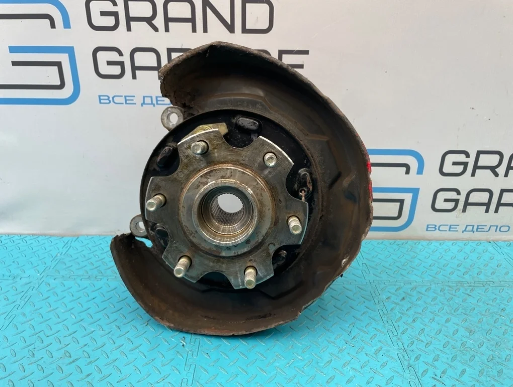 Кулак Mitsubishi Pajero 2004 MR992532 V73W 6G72 3.0, задний правый