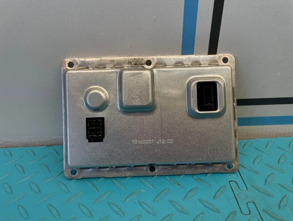 Блок розжига ксенона Volvo Xc90 2005 89030471 C B5254T2 2.5