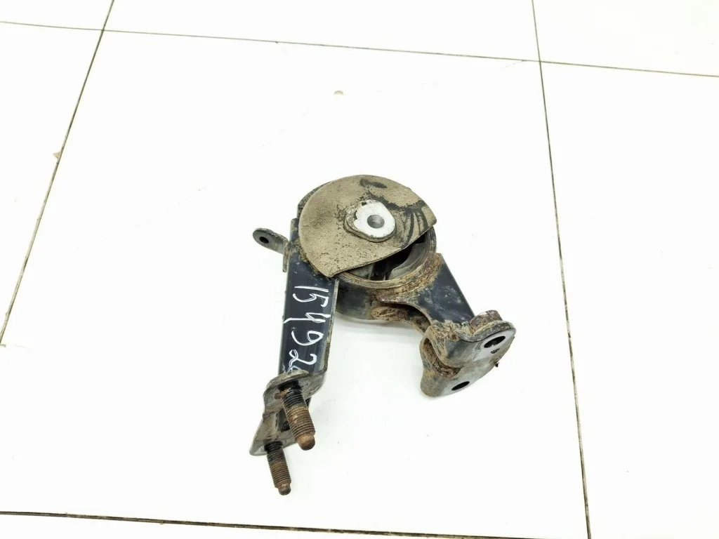 Опора двигателя задняя Toyota Corolla 2008 E150