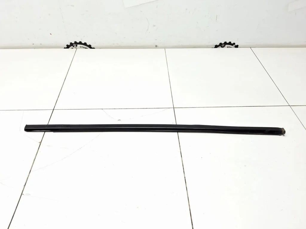 Накладка стекла переднего левого Mitsubishi L200 2012 KA, KB