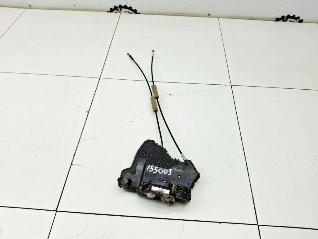 Замок двери передней правой Toyota Corolla 2008 E150