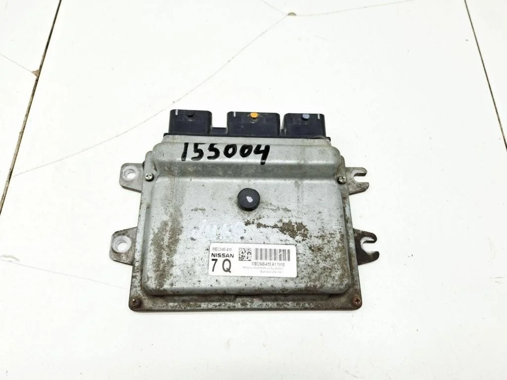 Блок управления двигателем Nissan Juke F15