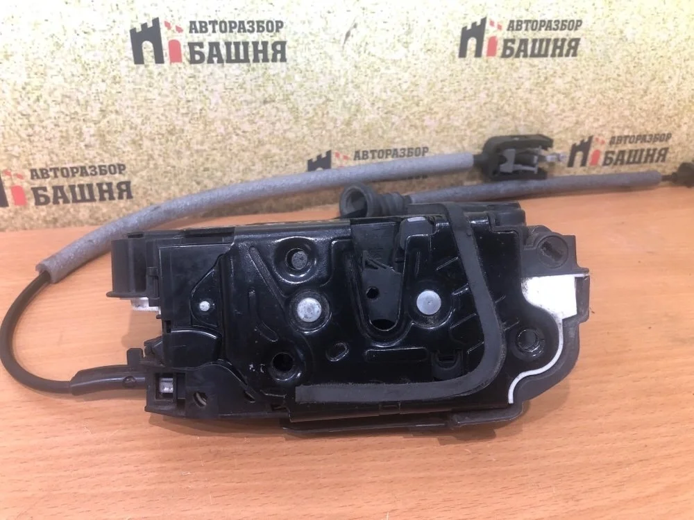 Замок двери Skoda Yeti 5K4839016R, задний правый