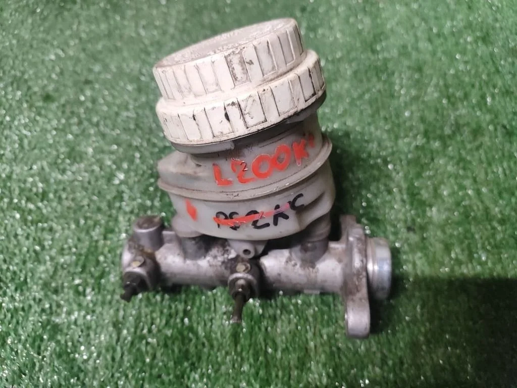 Б.у. цилиндр главный тормозной MITSUBISHI L200 KB4T MITSUBISHI L200 KB4T