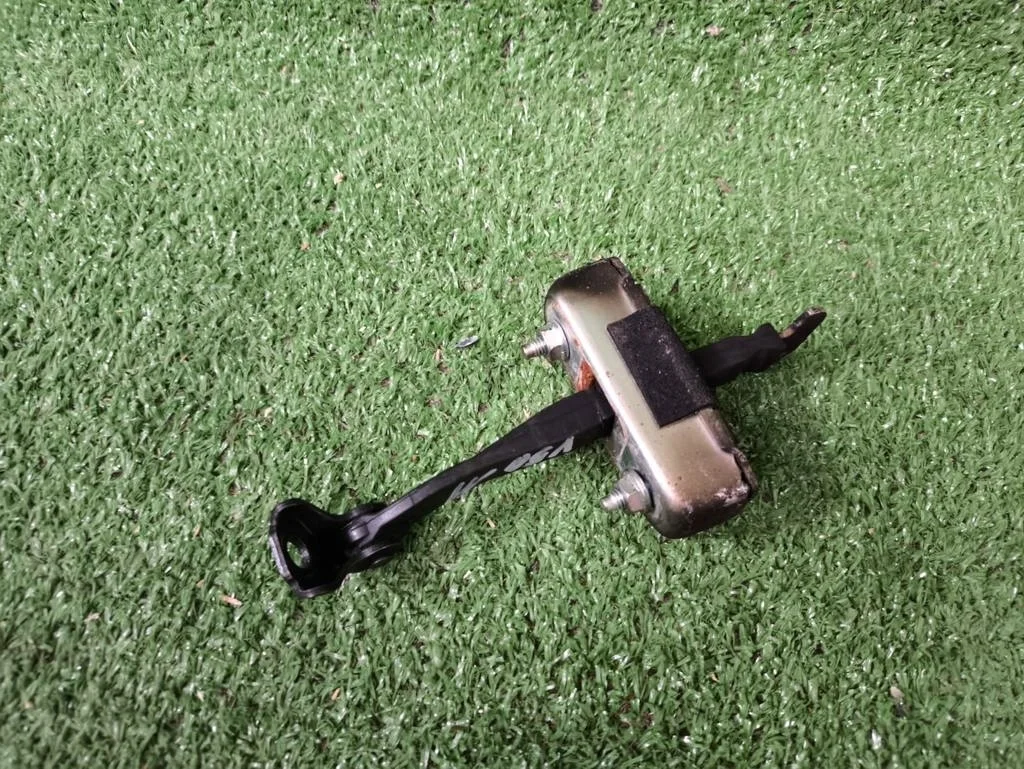 Б.у. ограничитель двери TOYOTA CAMRY V50 ASV50 TOYOTA CAMRY V50 ASV50