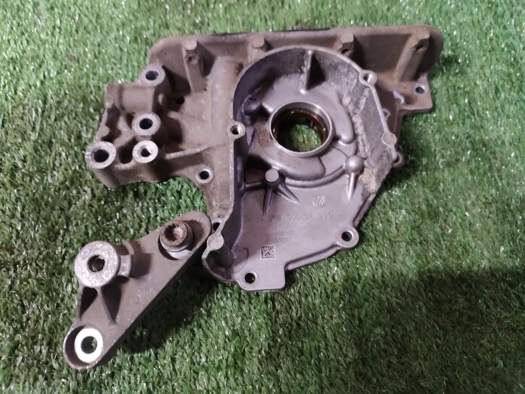 Б.у. масляный насос SKODA RAPID SKODA RAPID