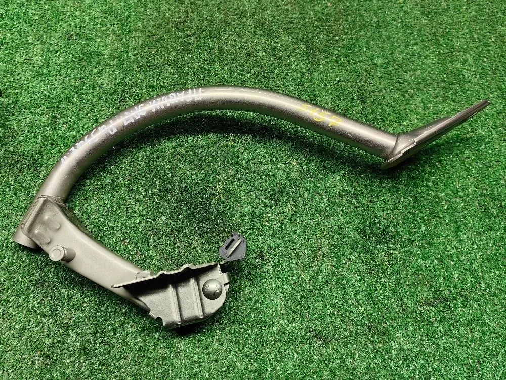 Петля крышки багажника правая VW Passat CC