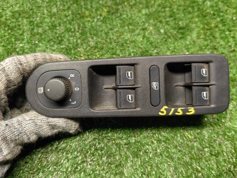 Блок управления стеклоподъемниками VW Amarok