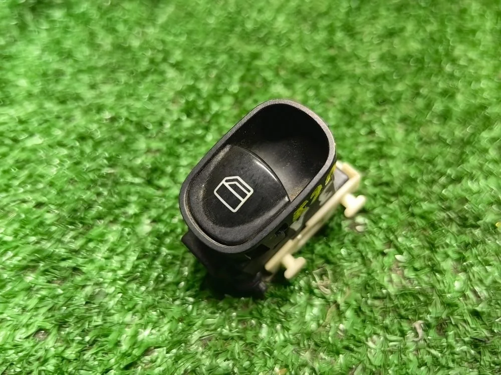 Кнопка стеклоподъемника Mercedes-Benz W203