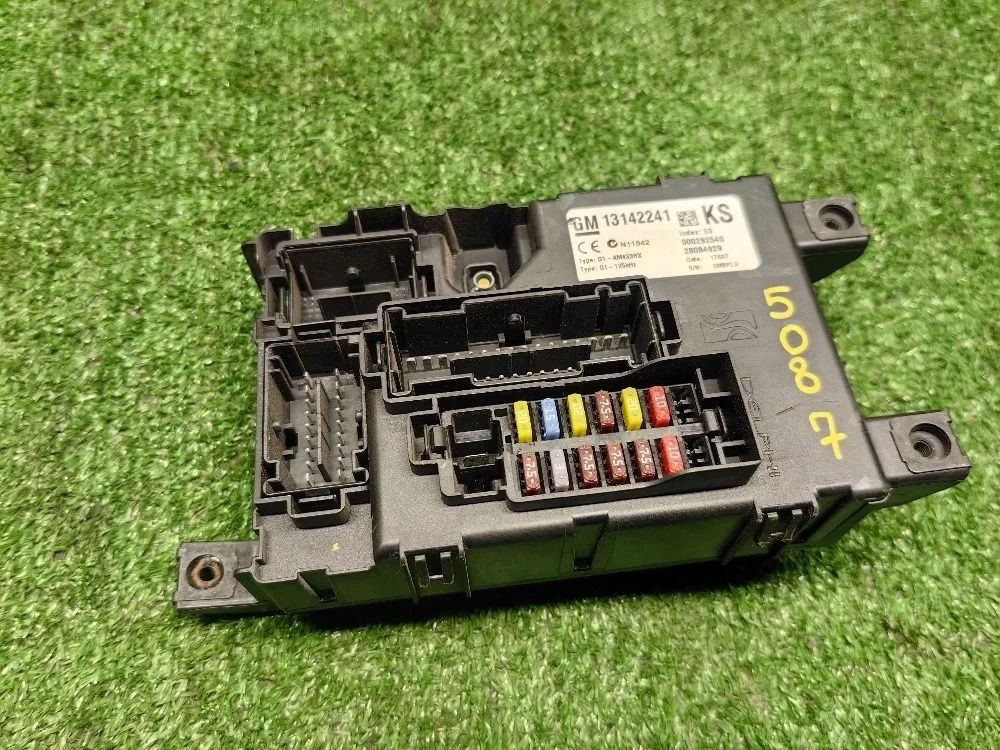 Блок предохранителей Opel Corsa D