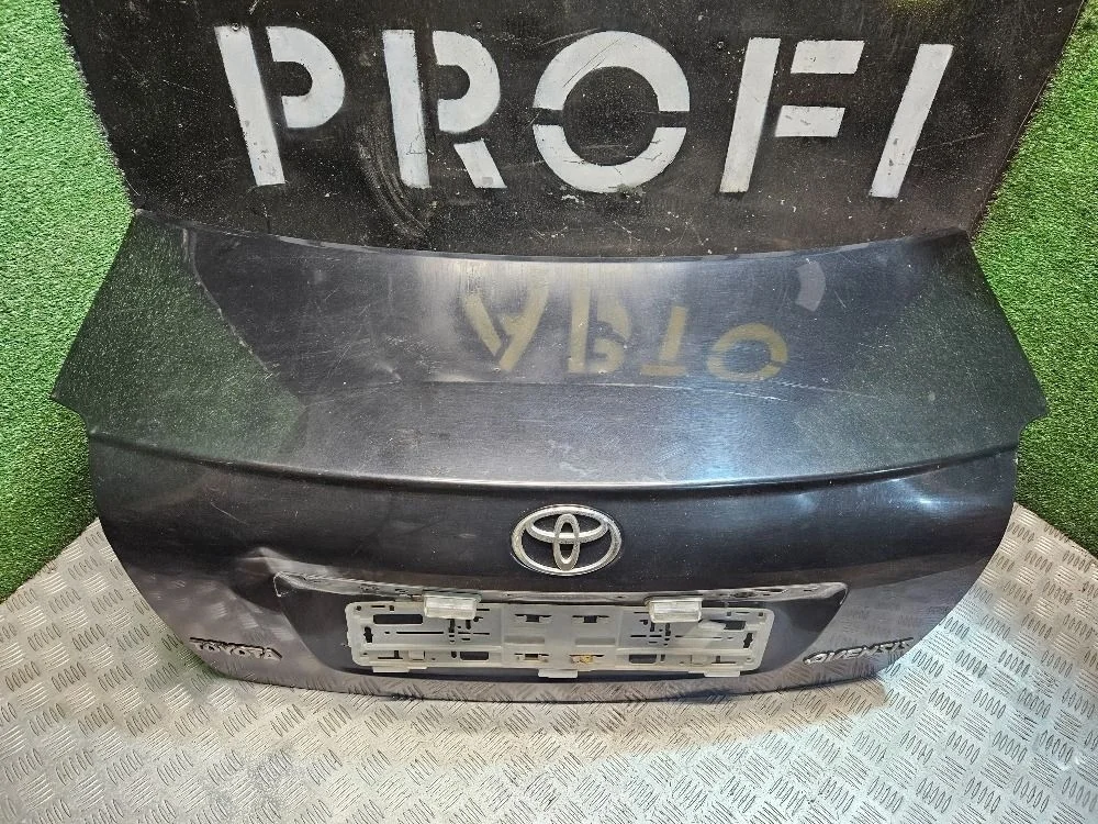 Крышка багажника на Avensis T250 рест