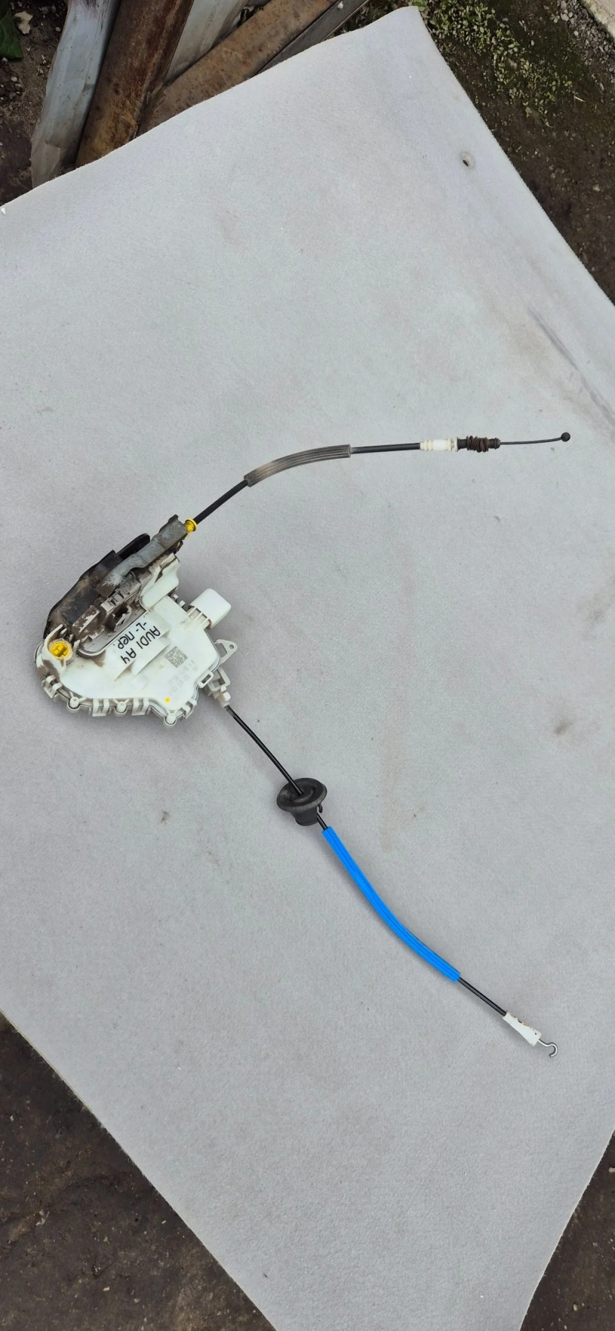 Замок двери передней левой Audi A4 (B8) 2007-2015