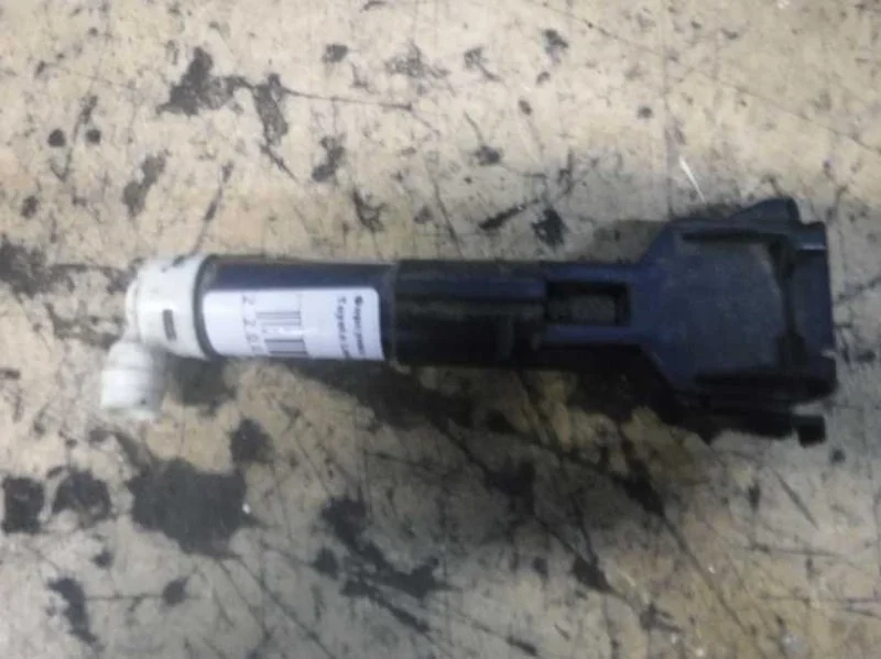 Форсунка омывателя фары Toyota Land Cruiser 200
