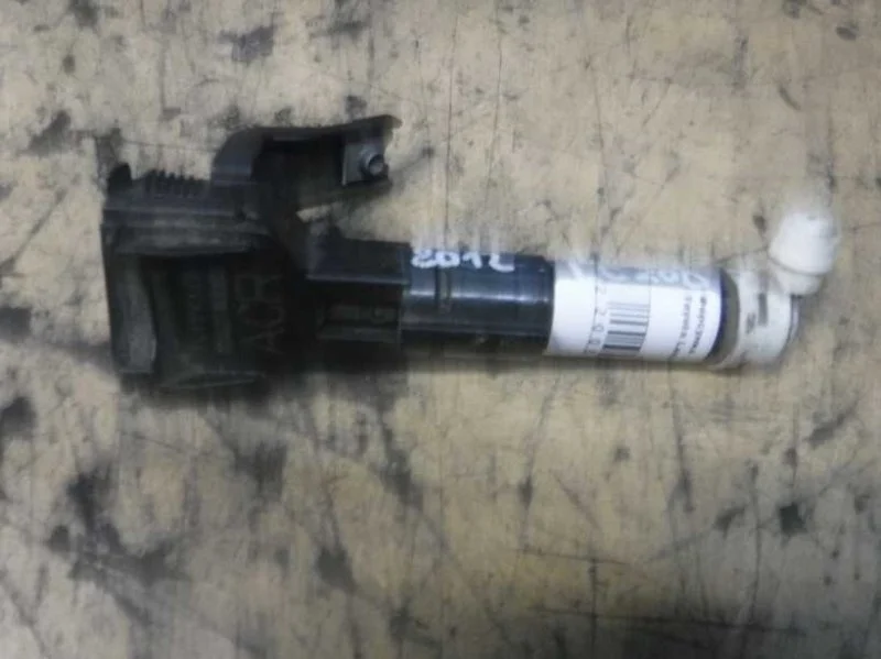Форсунка омывателя фары Toyota Land Cruiser 200