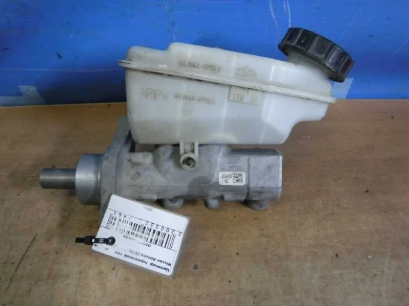 Цилиндр тормозной главный Nissan Almera G15