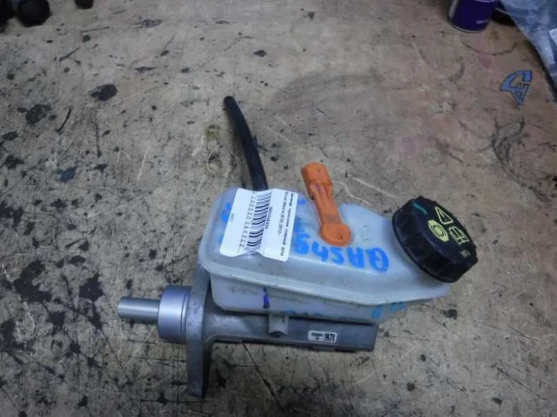 Цилиндр тормозной главный Nissan Almera G15