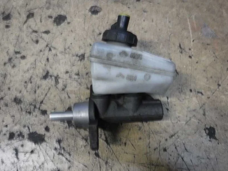 Цилиндр тормозной главный Renault Logan