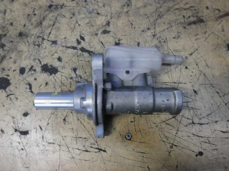 Цилиндр тормозной главный Mazda CX-7