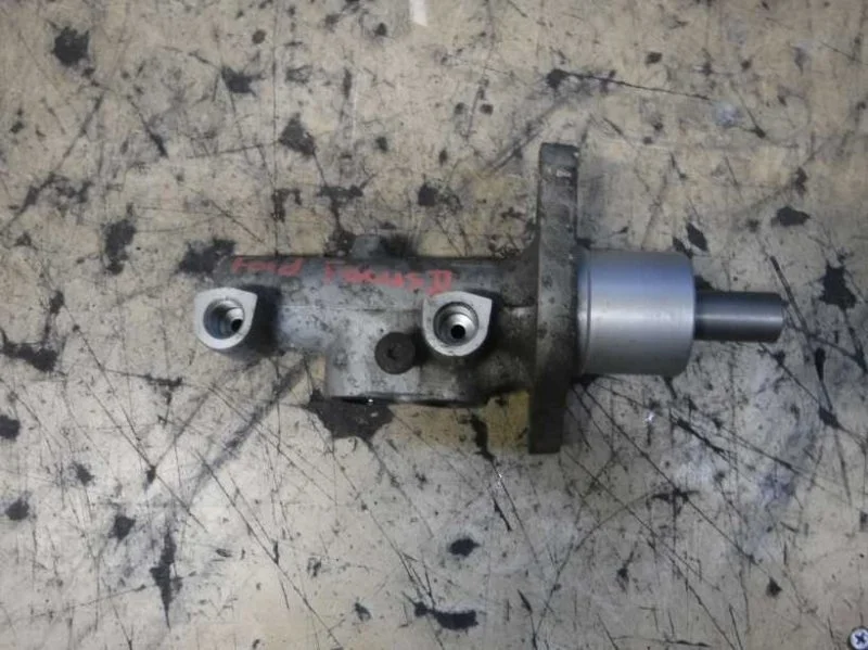 Цилиндр тормозной главный Ford Focus 2
