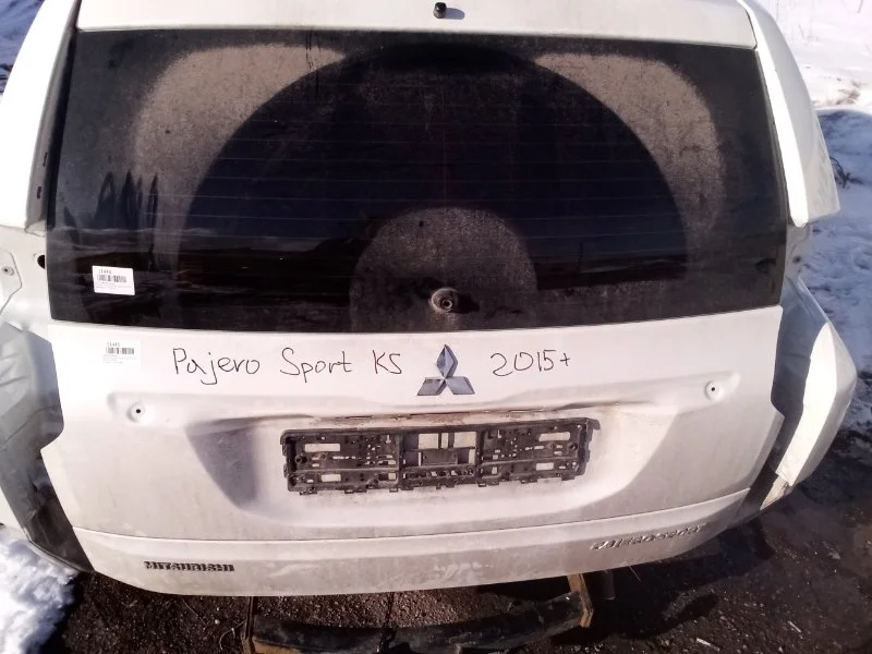 Стекло двери багажника Mitsubishi Pajero/Montero