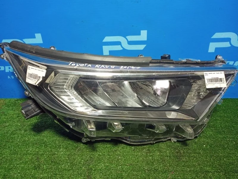 Фара правая Toyota RAV4