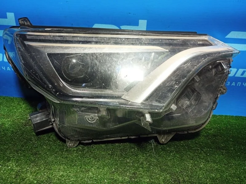 Фара правая Toyota RAV4