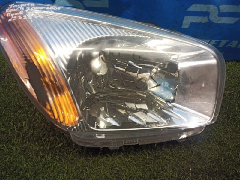 Фара правая Toyota RAV4