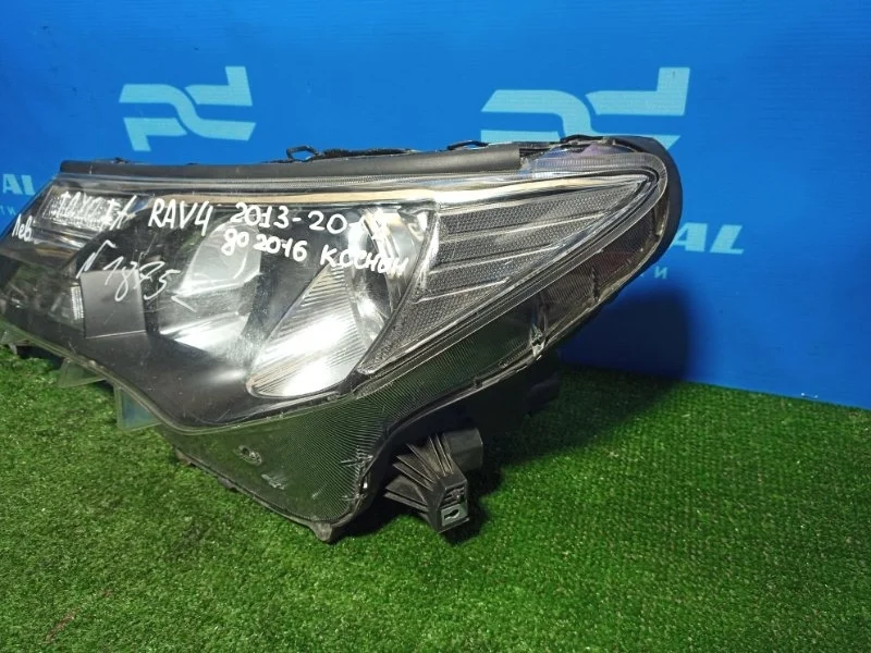 Фара левая Toyota RAV4