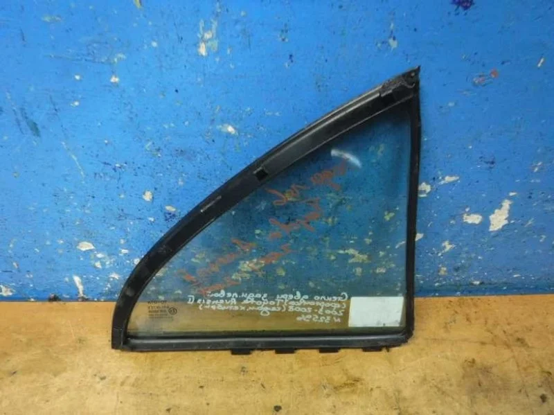 Стекло двери заднее левое Toyota Avensis 2