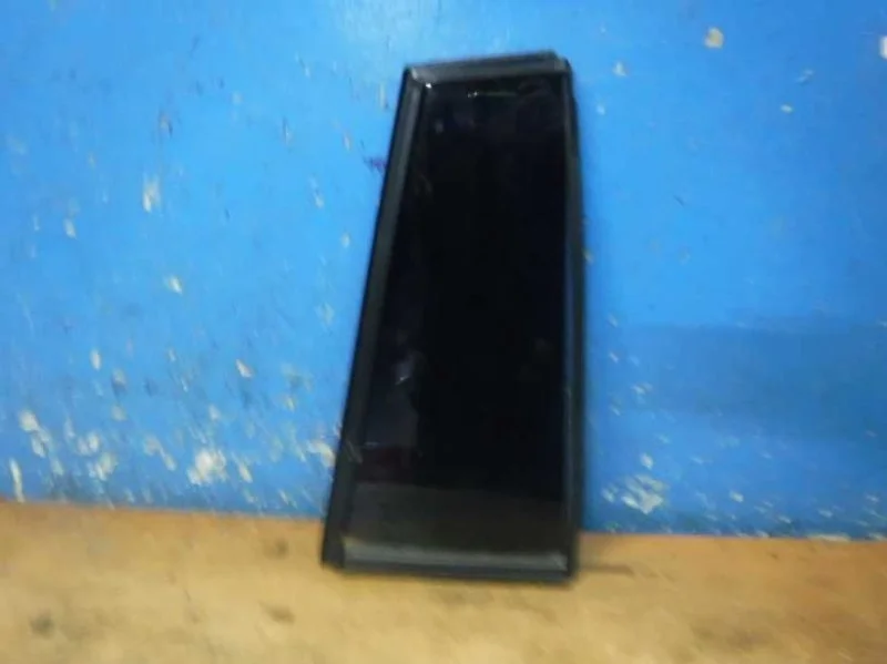 Стекло двери заднее левое Ssang Yong Kyron