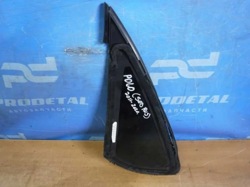 Стекло кузовное глухое правое Volkswagen Polo