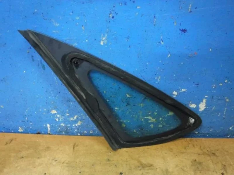 Стекло кузовное глухое правое Ford Focus 2