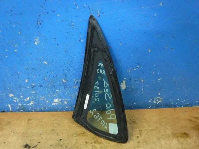 Стекло кузовное глухое правое Volkswagen Polo