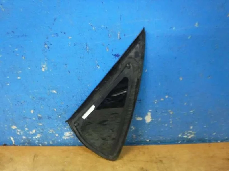 Стекло кузовное глухое правое Volkswagen Polo