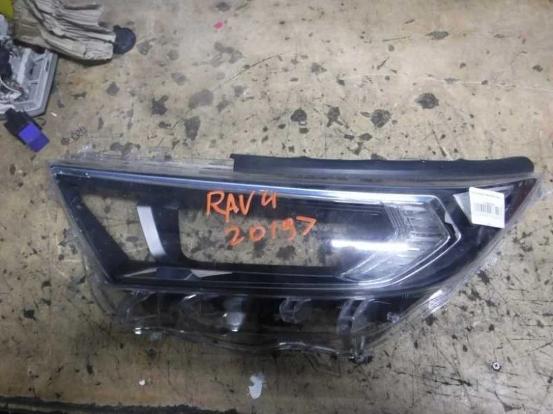 Стекло фары левое Toyota RAV4