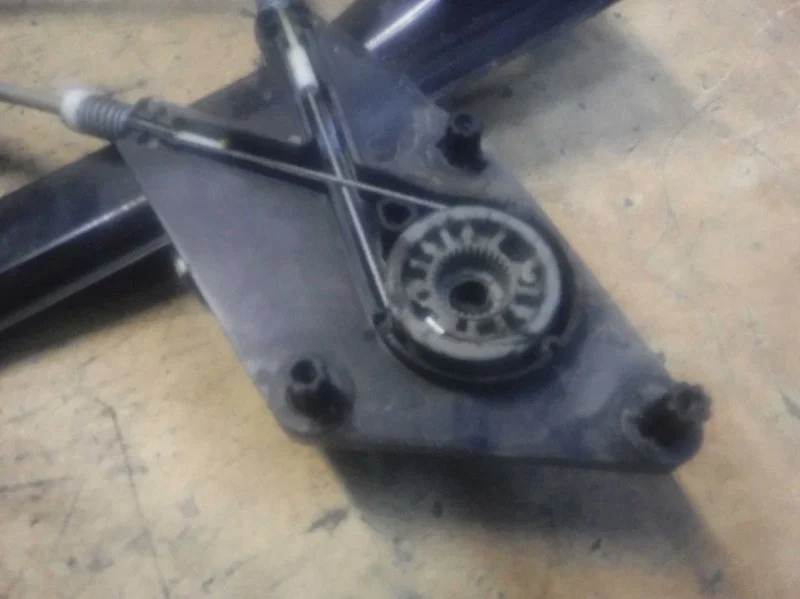 Стеклоподъемник эл. передний левый Volkswagen Polo