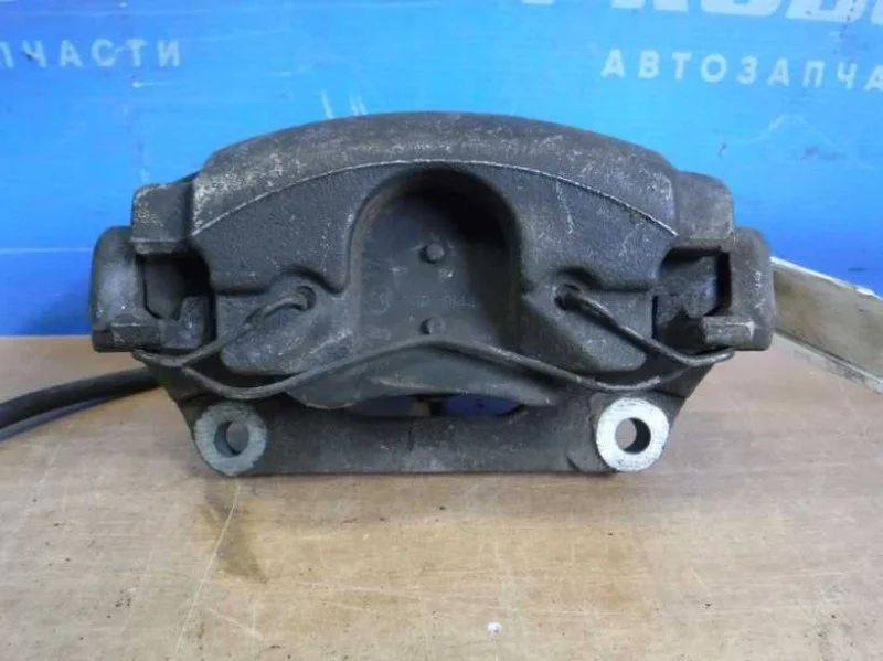 Суппорт тормозной передний правый Renault Megane 2