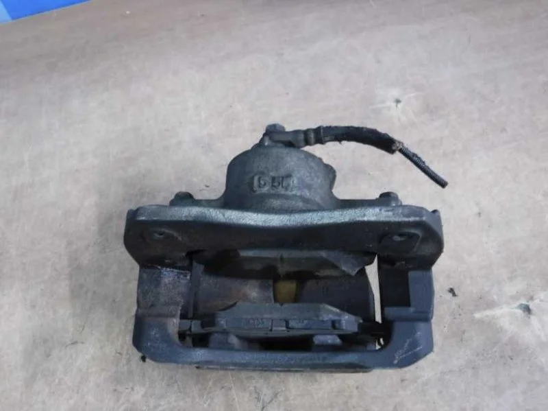 Суппорт тормозной передний правый Toyota RAV4