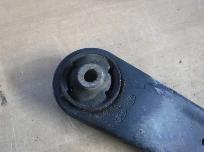 Рычаг передний левый Hyundai Solaris