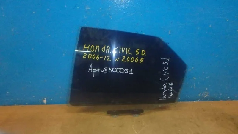 Стекло двери заднее левое Honda Civic 5D