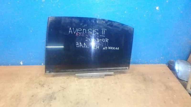 Стекло двери заднее левое Toyota Avensis 2