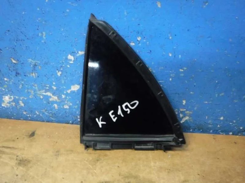 Стекло двери заднее правое Toyota Corolla E15