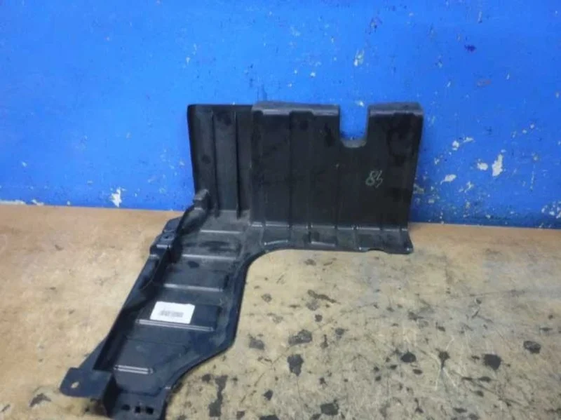 Пыльник двигателя правый Kia Ceed