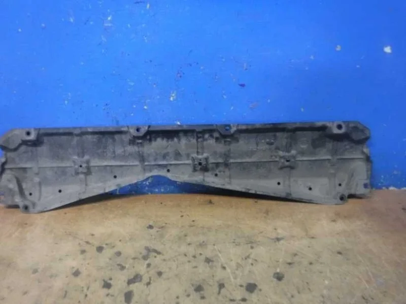 Пыльник двигателя центральный Toyota RAV4