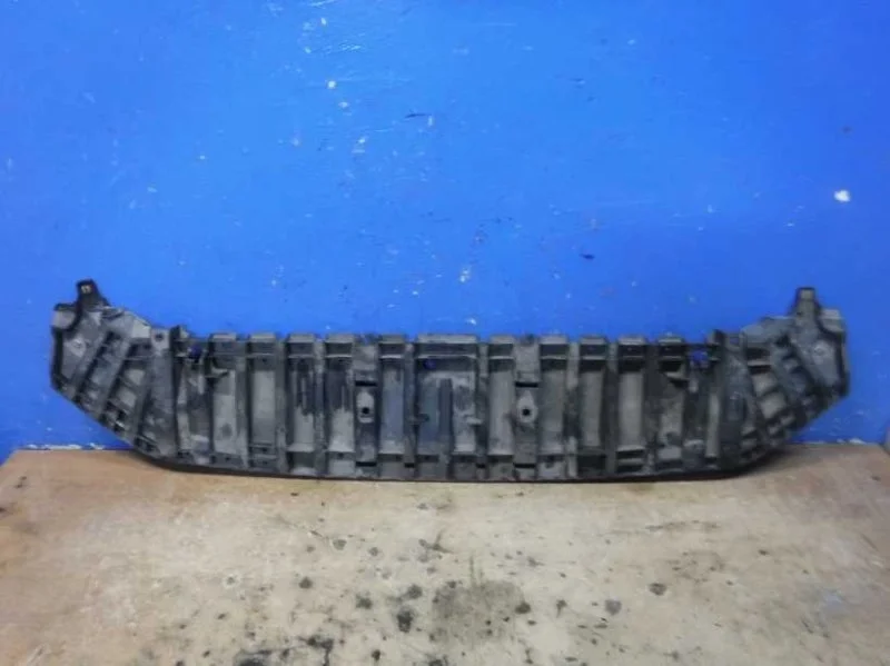 Пыльник двигателя центральный Toyota RAV4