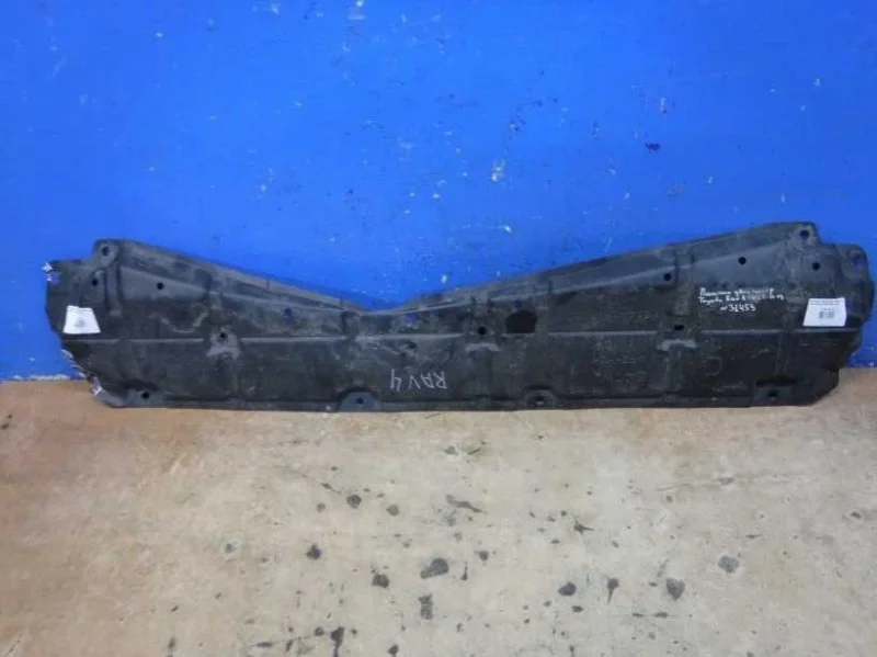 Пыльник двигателя центральный Toyota RAV4