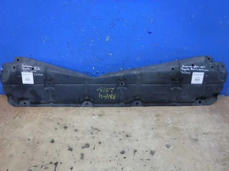 Пыльник двигателя центральный Toyota RAV4